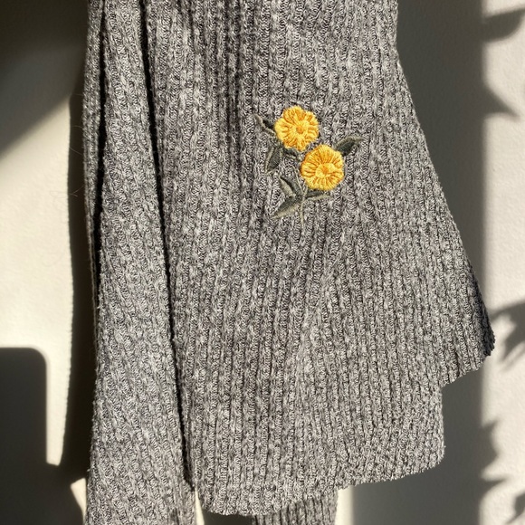 long sleeved flower shirt - Picture 2 of 2